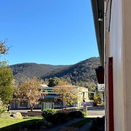 克罗尼尔汽车旅馆 Omeo 外观 照片